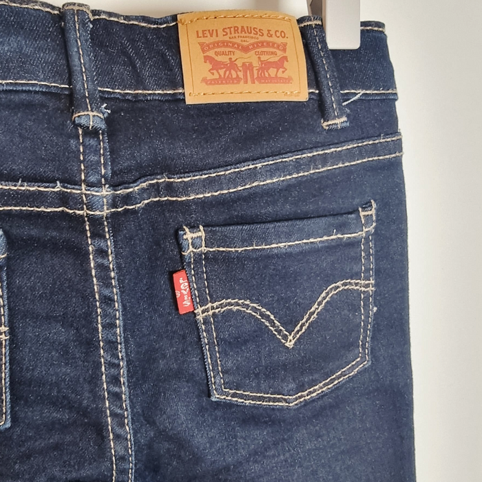 4Y
Levi's 710