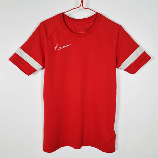 10-12Y
Red Nike Tee