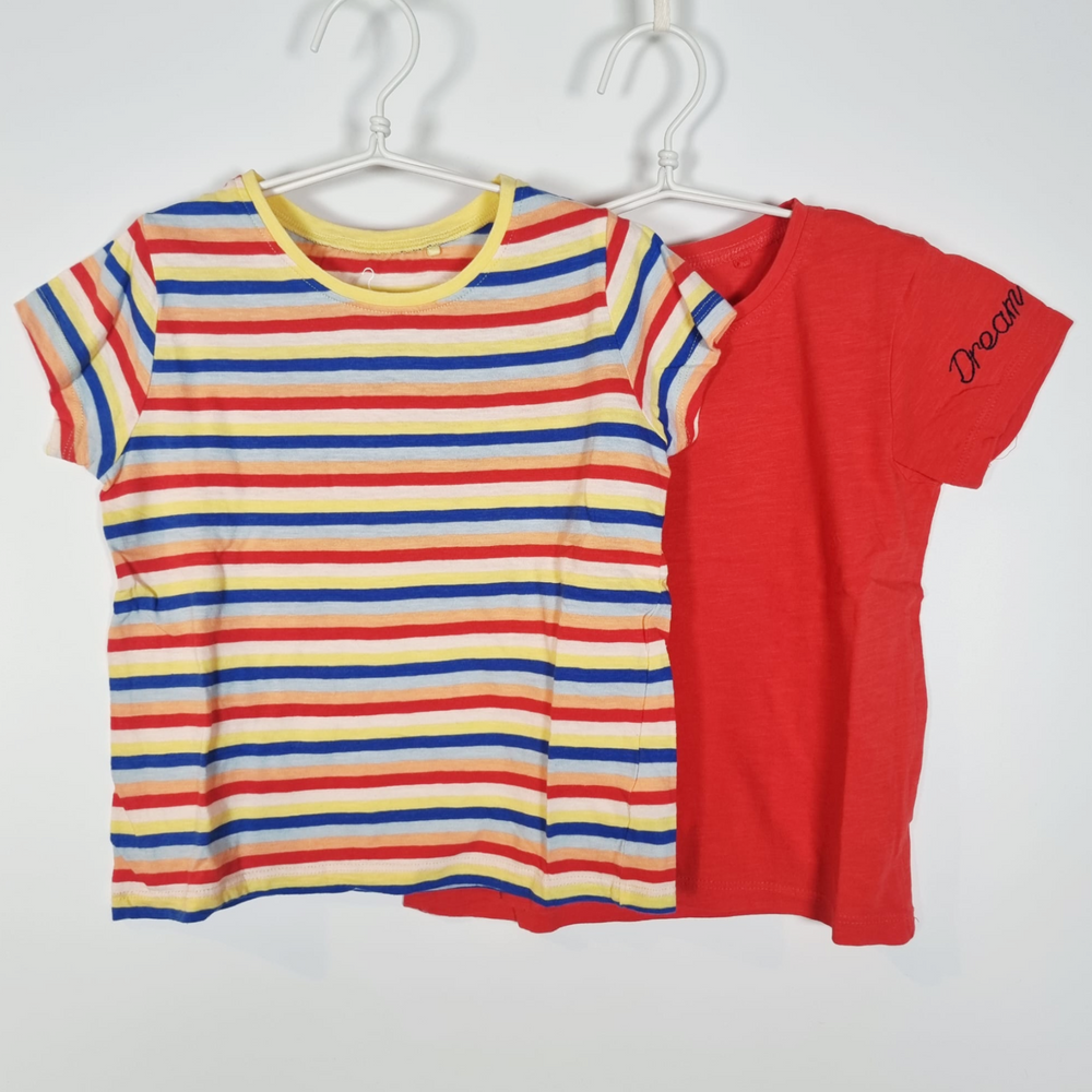 4-5Y
2 Basic Tees